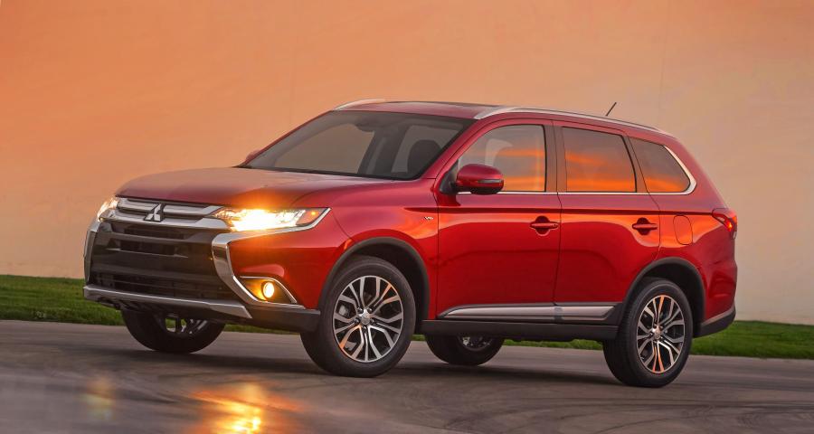  Mitsubishi Outlander 2015 года  (US) (фото 13 из 41)